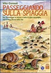 prezzi Passeggiando sulla spiaggia Per riconoscere le tracce e tutte le altre meraviglie che il mare lascia sulla riva