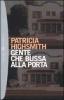 Gente che bussa alla porta