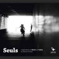 Seuls - compositions in black and white