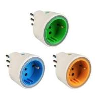 Adattatore spina tedesca - italiana 10A con spia luminosa colori assortiti (AZ) Adattatore spina tedesca - italiana 10A con spia luminosa colori assortiti (AZ)