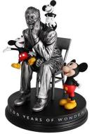 Disney 100th Walt Disney con Mickey nel Corso degli Anni