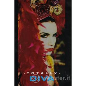 Annie Lennox. Totally Diva